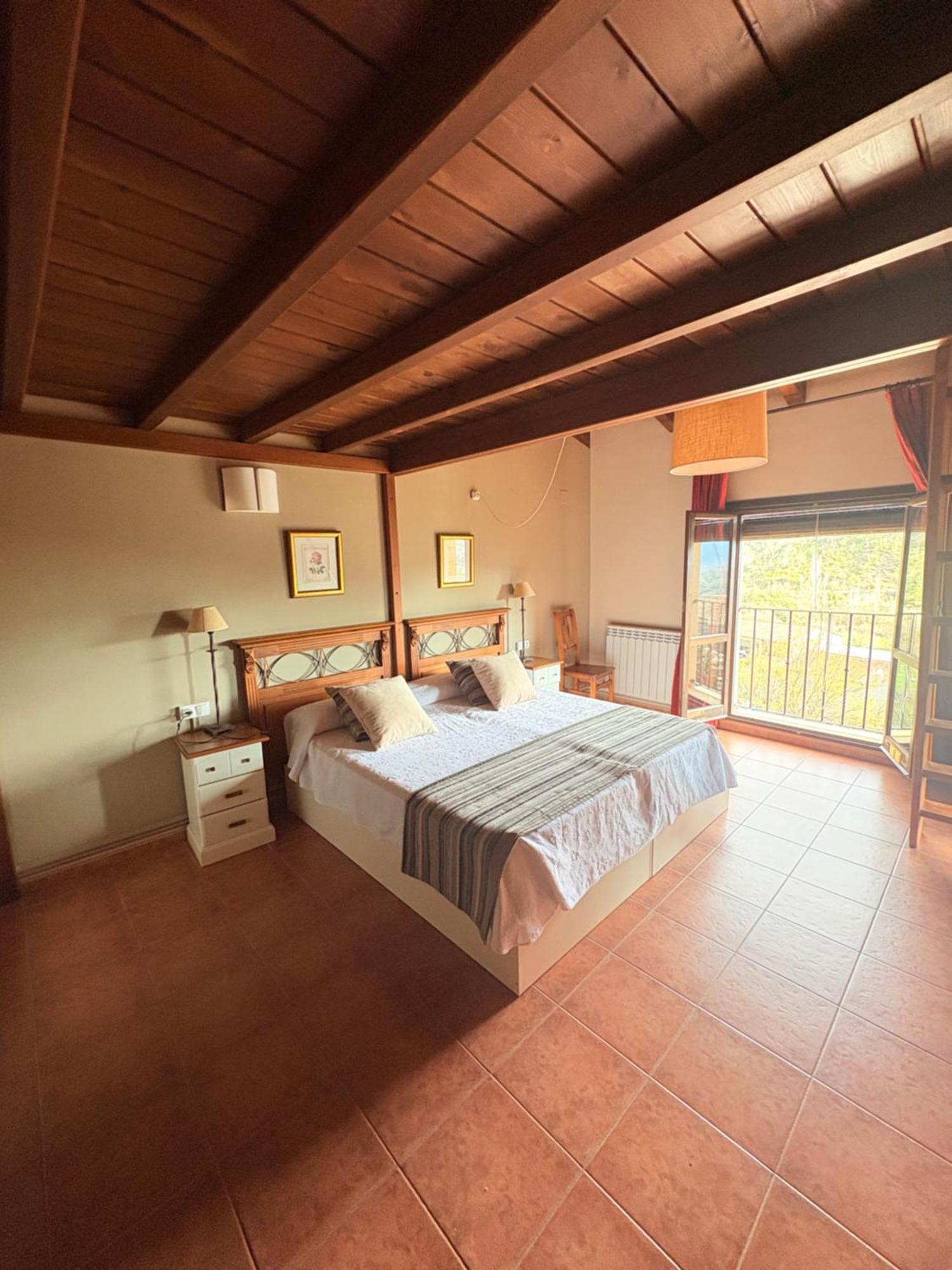 Hotel Guara Inluka Las Almunias Szoba fotó