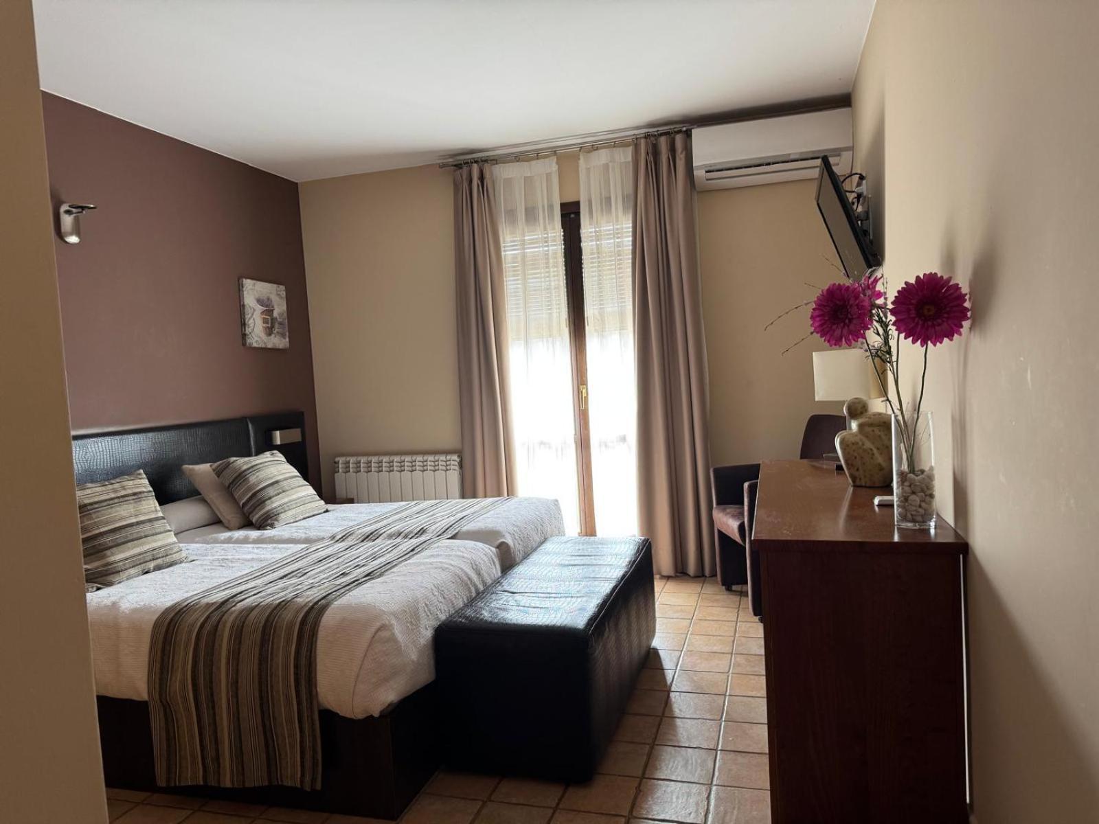 Hotel Guara Inluka Las Almunias Szoba fotó